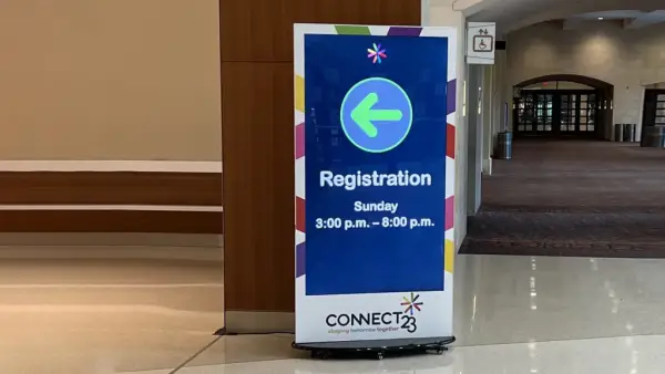 Convention Center Signage: Permanent vs Temporary Directional Signs – What Actually Works