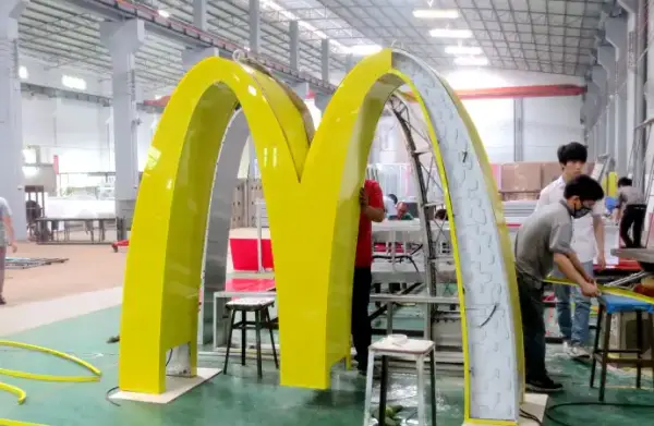Custom Logo Sign Manufacturing Process: From Design to Delivery – A Factory Floor Guide (Step-by-Step)
