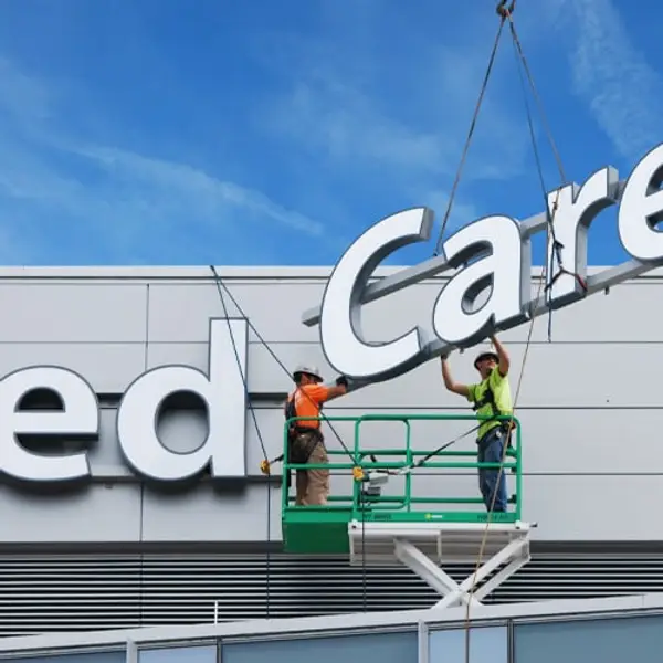 Outdoor Signage: 12 Factors Every Smart Buyer Should Consider (A Procurement Manager’s Guide)